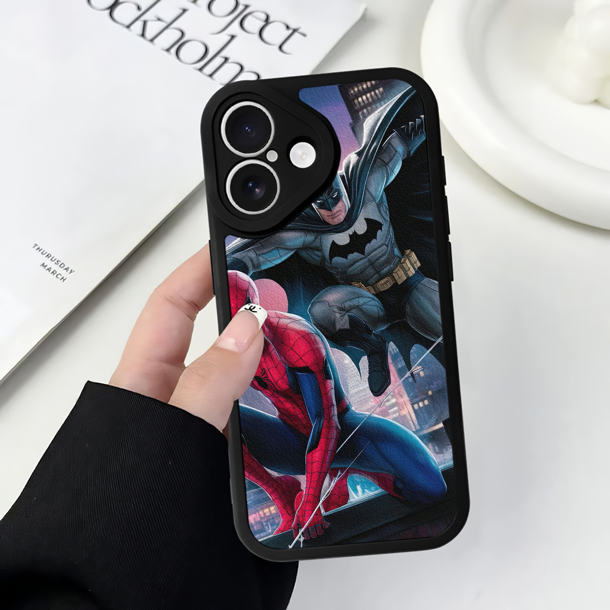 （画像用） Spider Man スパイダーマン 【iPhone 16シリーズ対応】シリコンスマホケース（レザー調） 材質：シリコン